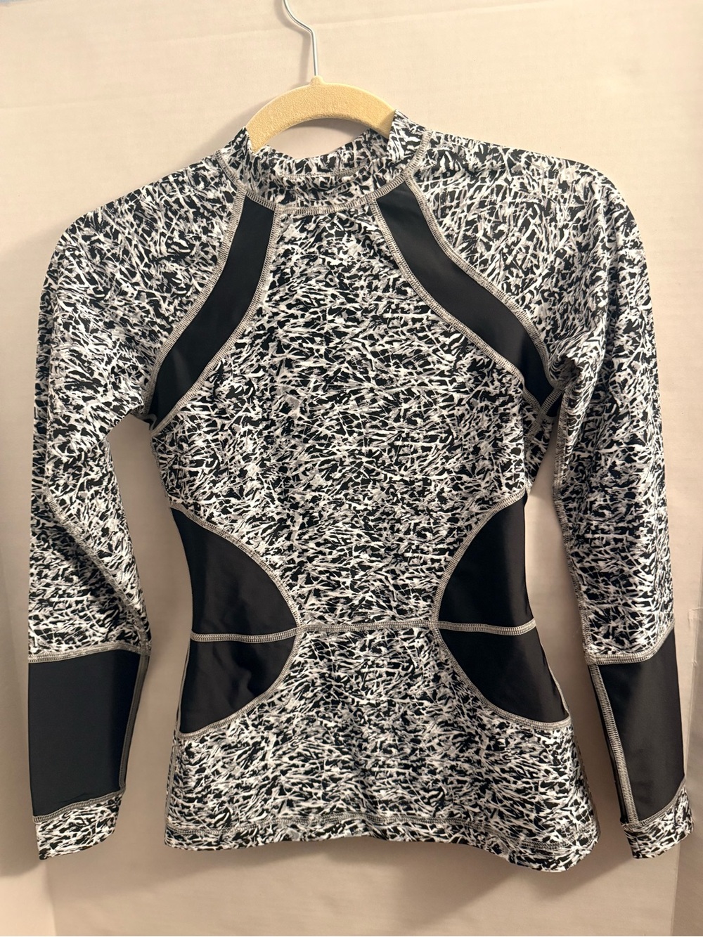 Lululemon Suns Out Rash Guard Mini Ripple White Seal Grey / Black